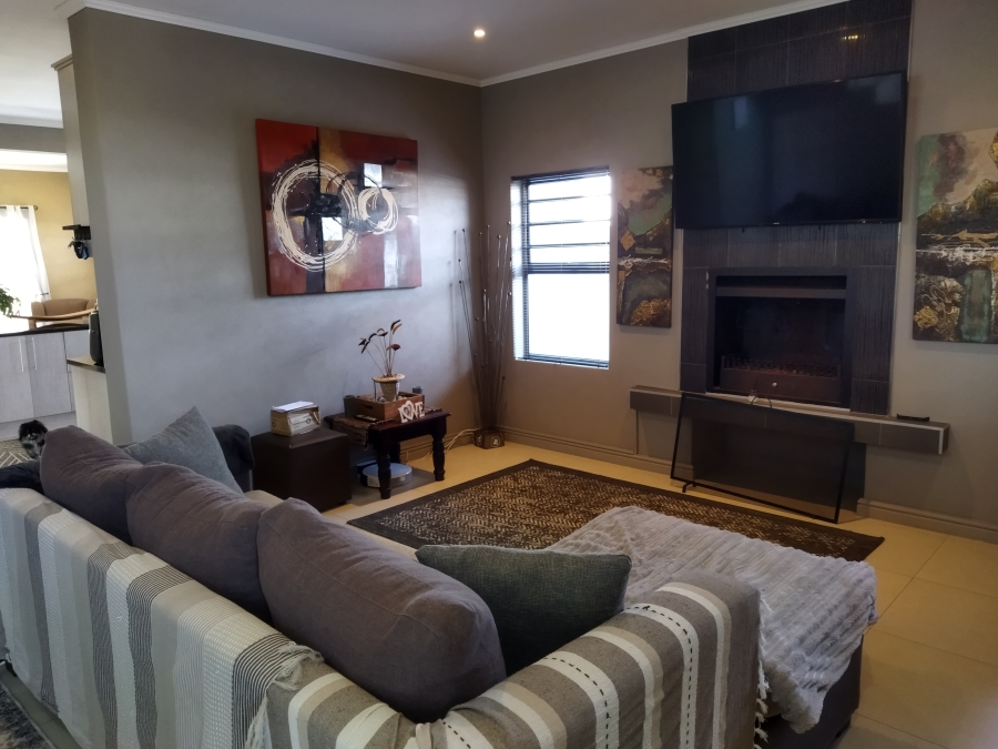 5 Bedroom Property for Sale in Parklands North Western Cape